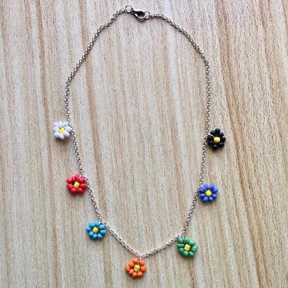 Daisy flower chain necklace